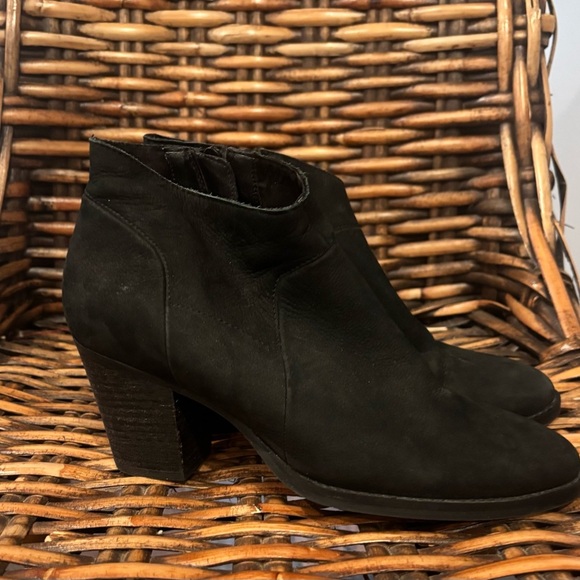 STEVE MADDEN "GILMORE' Black Nubuck Chelsea Ankle Zip Booties
Size 8 - Picture 12 of 12